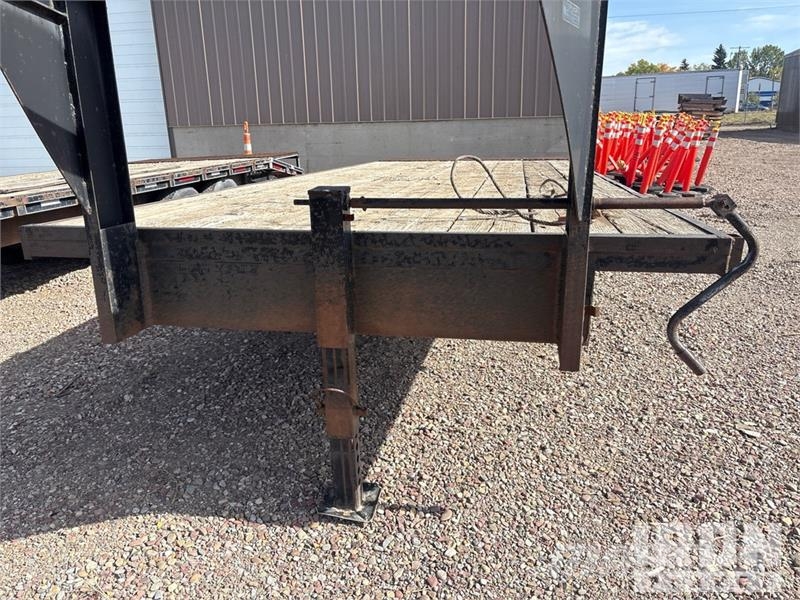 Wilray 24 24 ft T/A Gooseneck Equipment Trailer Prikolice za prevoz vozil