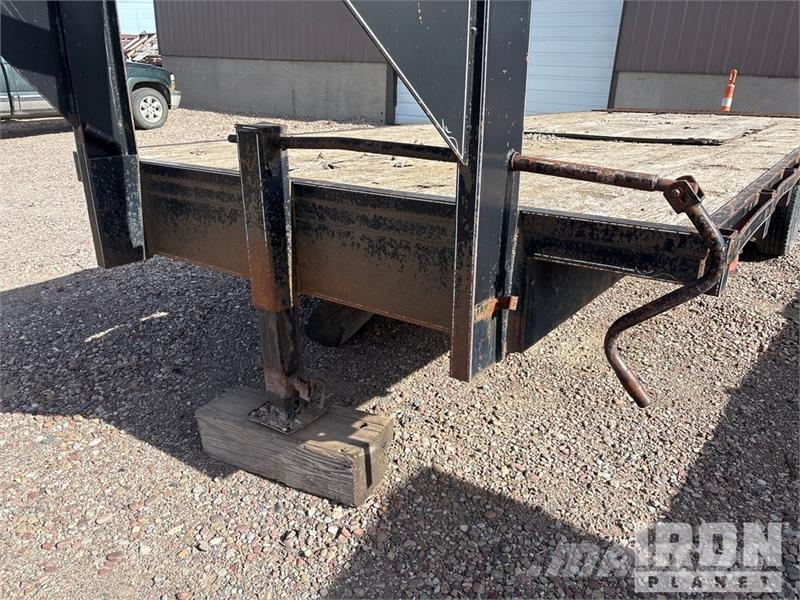Wilray 24 24 ft T/A Gooseneck Equipment Trailer Prikolice za prevoz vozil