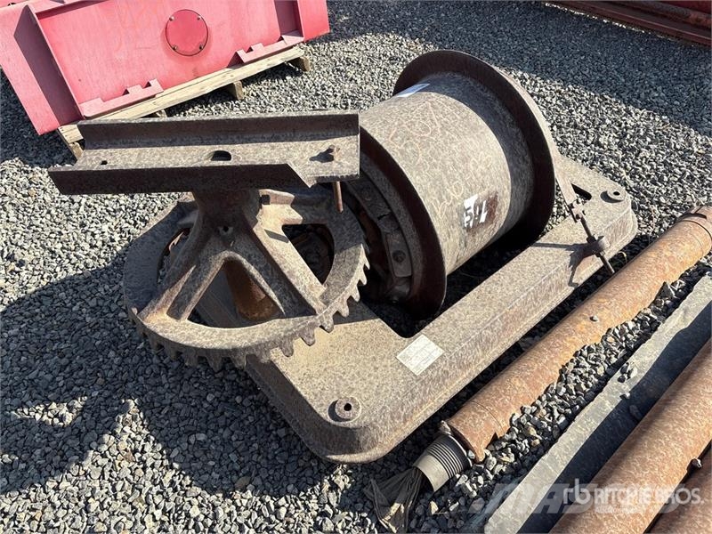  Winch Pacēlāji, vinčas un materiālu lifti