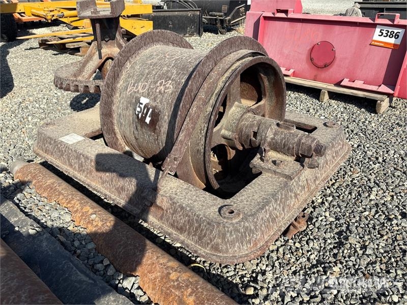  Winch Pacēlāji, vinčas un materiālu lifti
