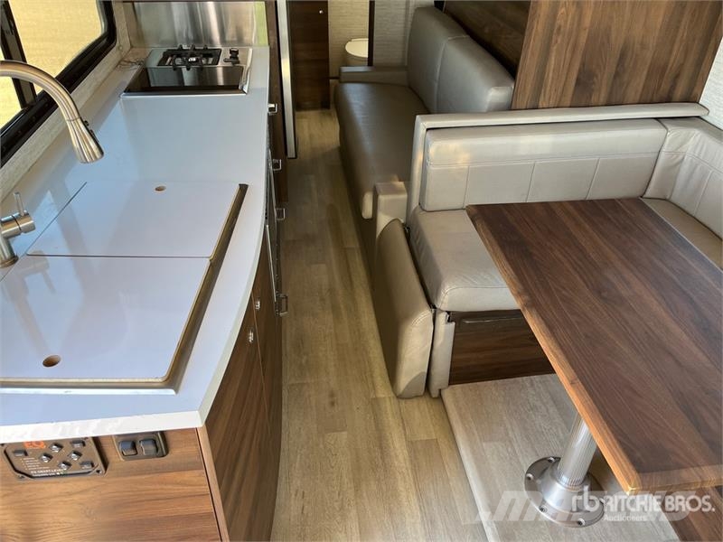  Winnebago View 24D Motor Home 露營車和有篷卡車