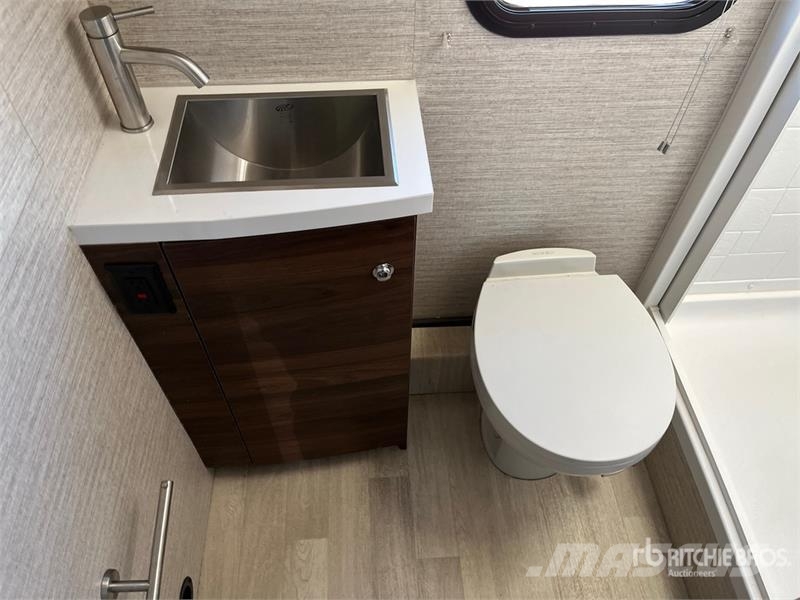  Winnebago View 24D Motor Home 露營車和有篷卡車