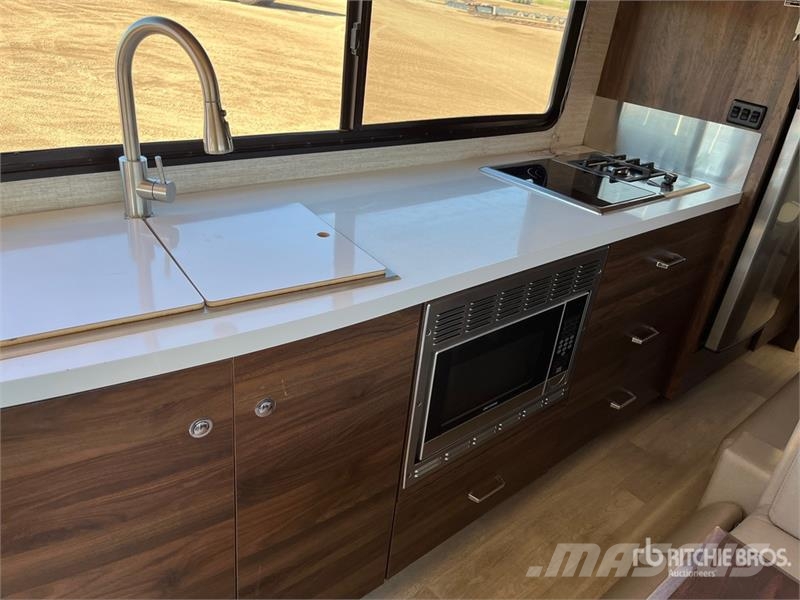  Winnebago View 24D Motor Home 露營車和有篷卡車