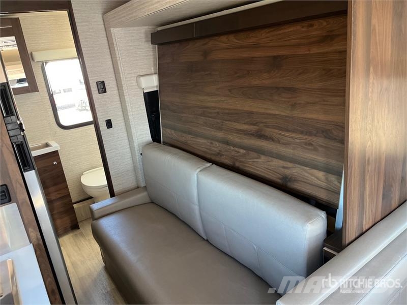  Winnebago View 24D Motor Home 露營車和有篷卡車