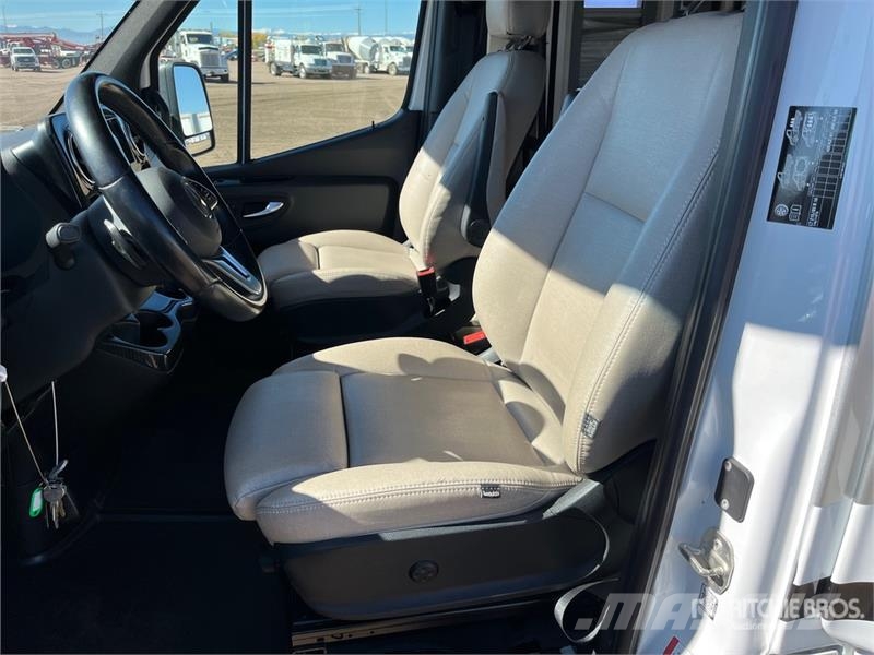  Winnebago View 24D Motor Home 露營車和有篷卡車