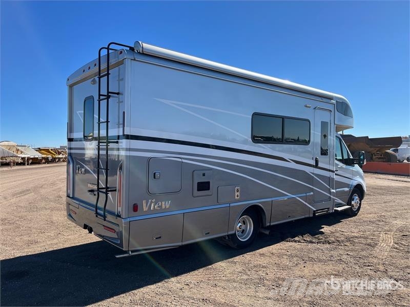  Winnebago View 24D Motor Home 露營車和有篷卡車