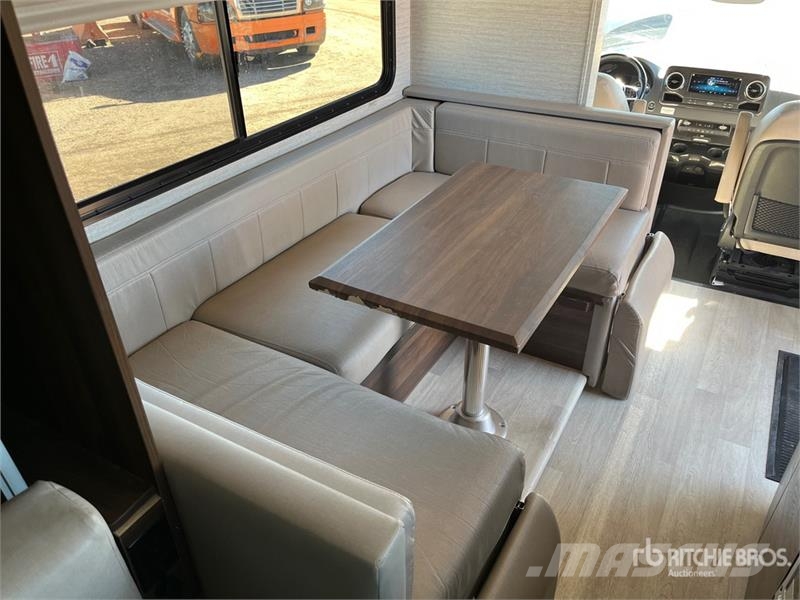  Winnebago View 24D Motor Home 露營車和有篷卡車