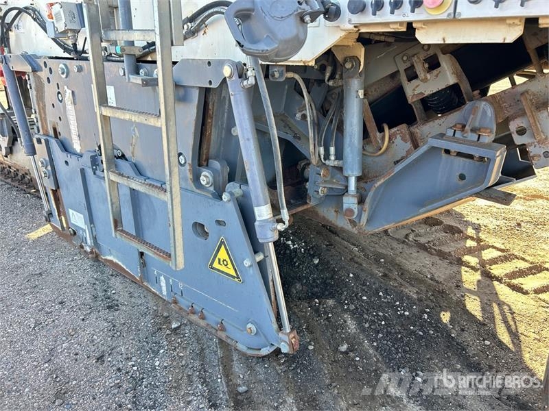 Wirtgen W2000 アスファルトコールドミリングマシーン