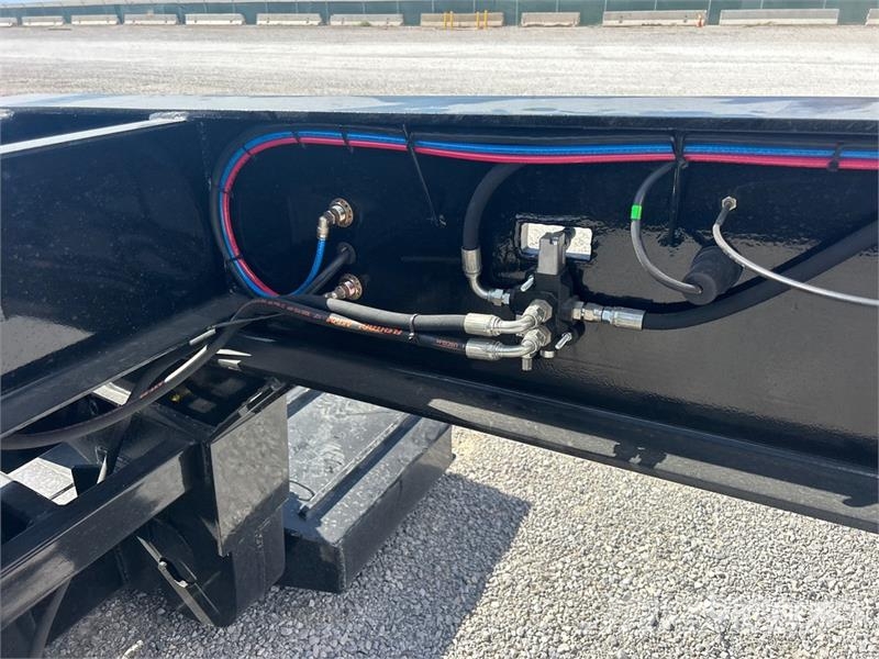 Witzco Challenger RG-52 Tri/A Removable Gooseneck Lowboy  低架裝載車