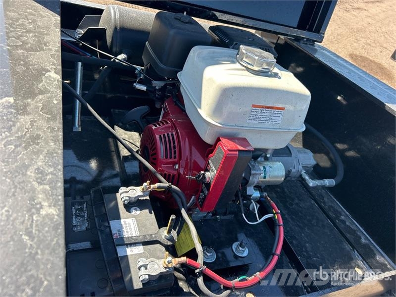 Witzco Challenger RG-52 平板拖车