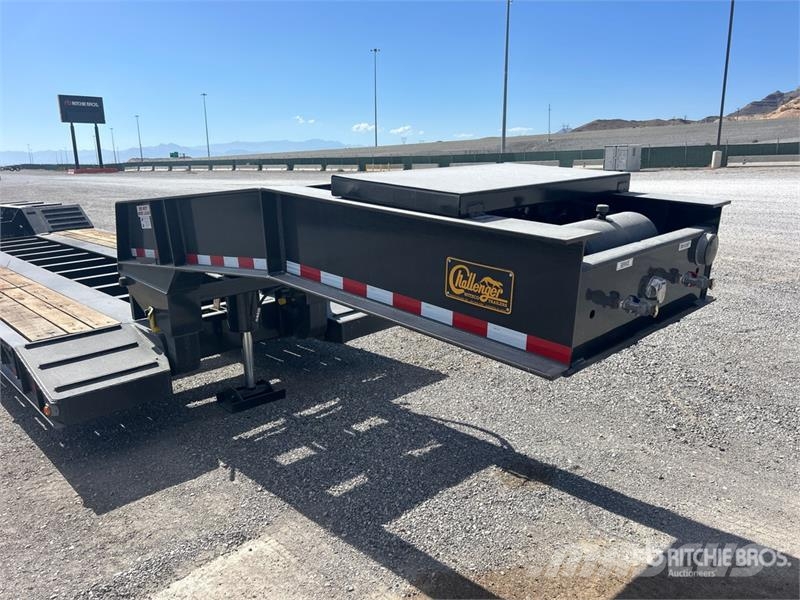 Witzco Challenger RG-52 Tri/A Removable Gooseneck Lowboy  低架裝載車