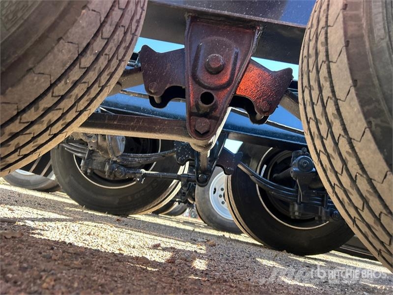 Witzco Challenger RG-52 平板拖车