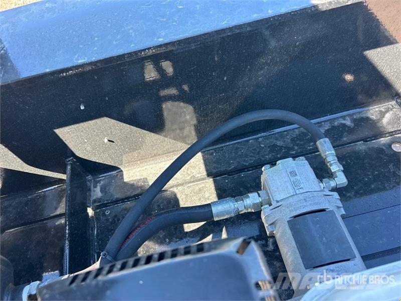 Witzco Challenger RG-52 平板拖车