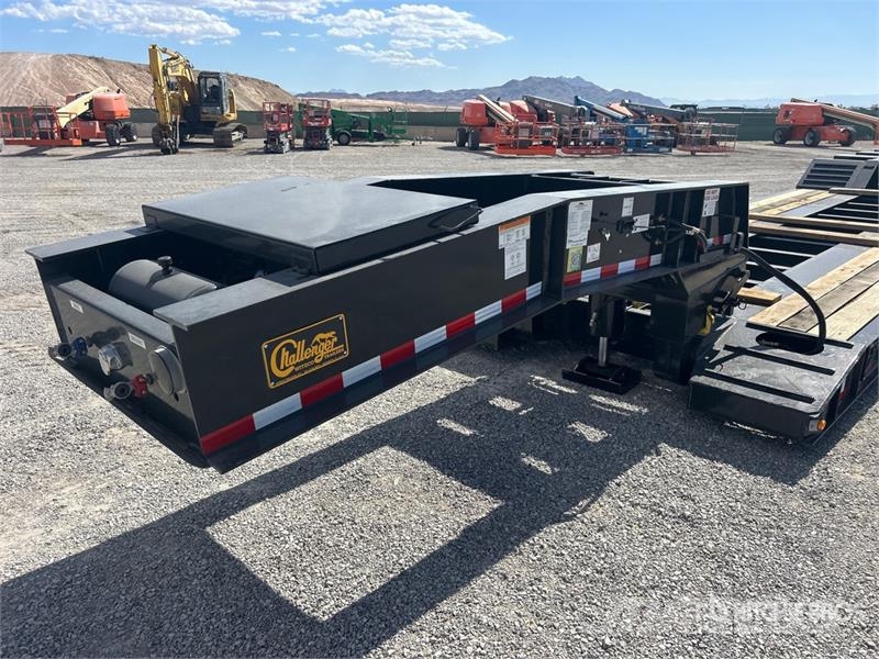 Witzco Challenger RG-52 Tri/A Removable Gooseneck Lowboy  低架裝載車