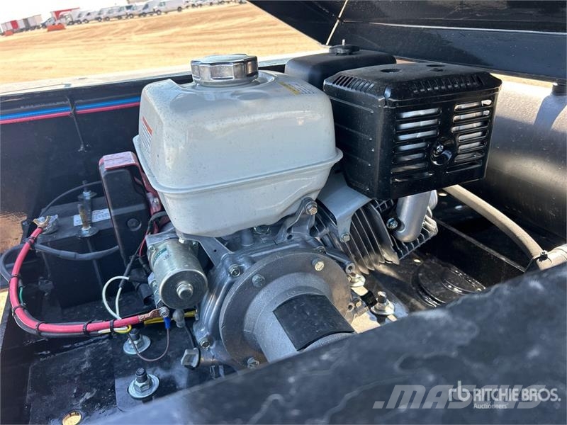 Witzco Challenger RG-52 平板拖车