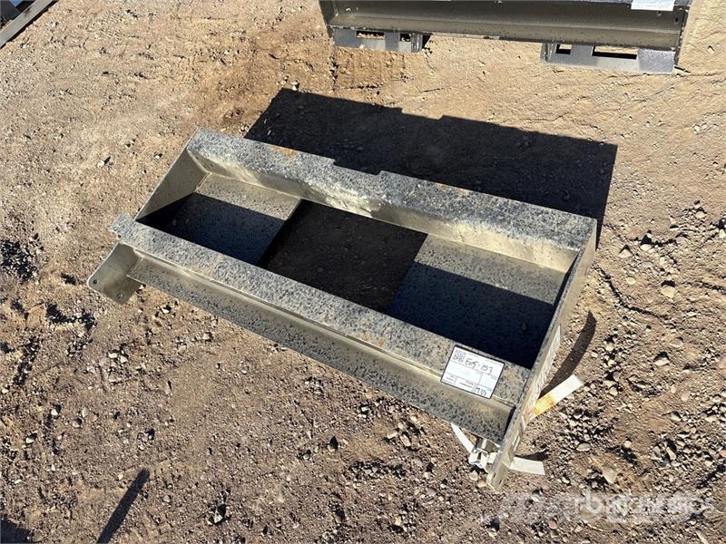  Wolverine FK-11-48W 48 in Skid Steer Attachment Mo Otros componentes