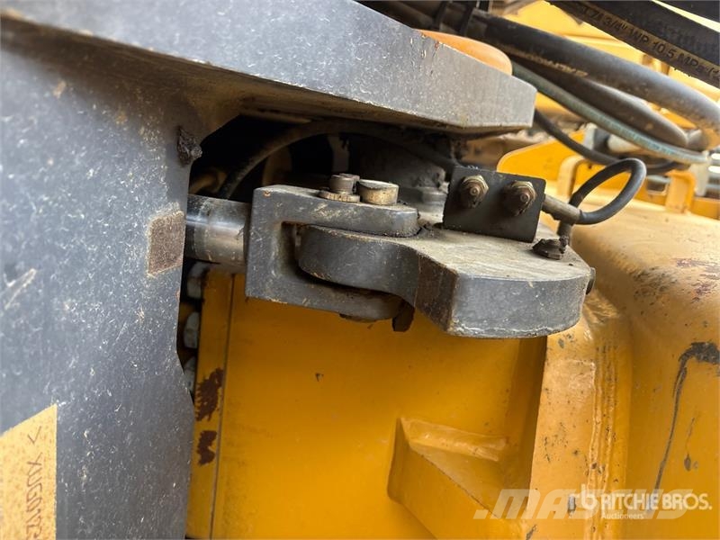 XCMG CV123PDU Smooth Drum Compactor Грунтовые катки