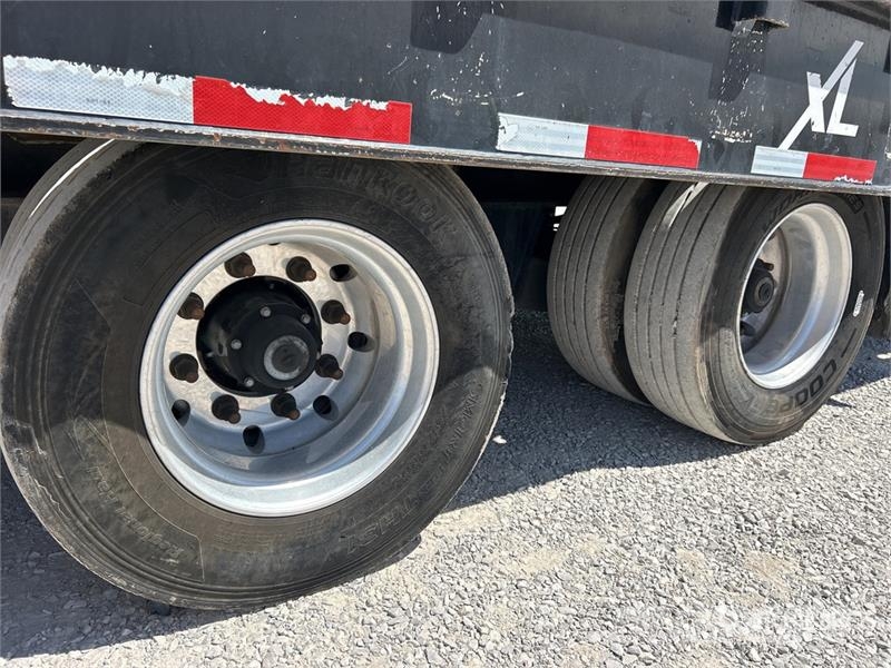 XL Specialized 80SA 40 ton 49 ft T/A Sliding Axle Dieplader