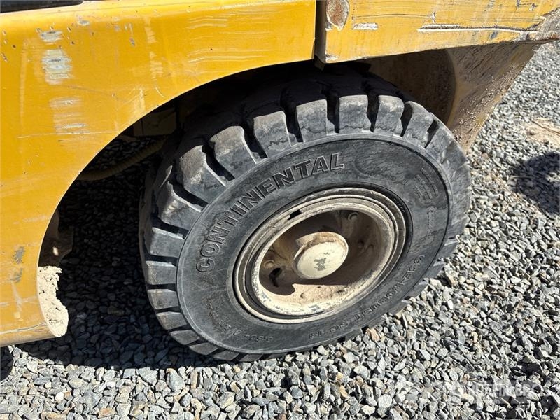 Yale 6550 lb Cushion Tire Pneumatic Tire Forklift フォークリフト - その他