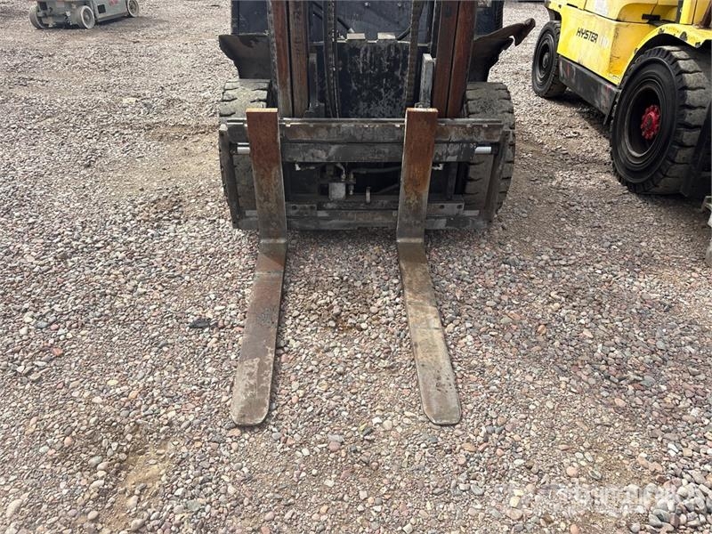 Yale GDP080LJNPBV085 Pneumatic Tire Forklift Forklift trucks - others