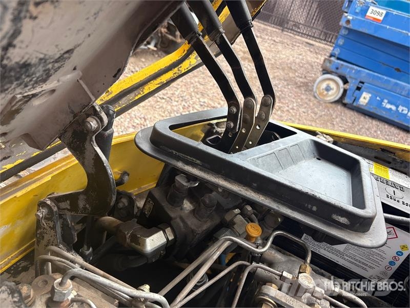 Yale GDP080LJNPBV085 Pneumatic Tire Forklift Forklift trucks - others
