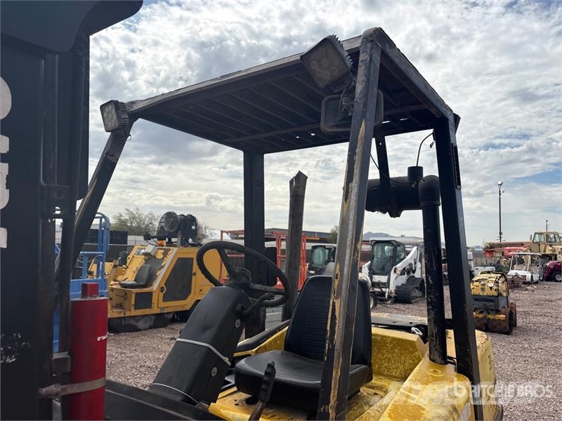 Yale GDP080LJNPBV085 Pneumatic Tire Forklift Forklift trucks - others
