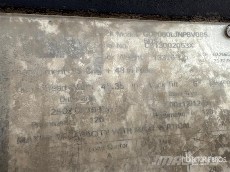 Yale GDP080LJNPBV085 Pneumatic Tire Forklift Forklift trucks - others