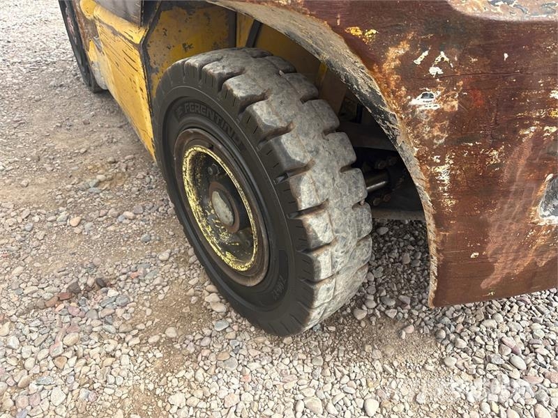 Yale GDP080LJNPBV085 Pneumatic Tire Forklift Forklift trucks - others
