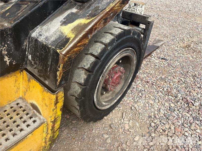 Yale GDP080LJNPBV085 Pneumatic Tire Forklift Forklift trucks - others