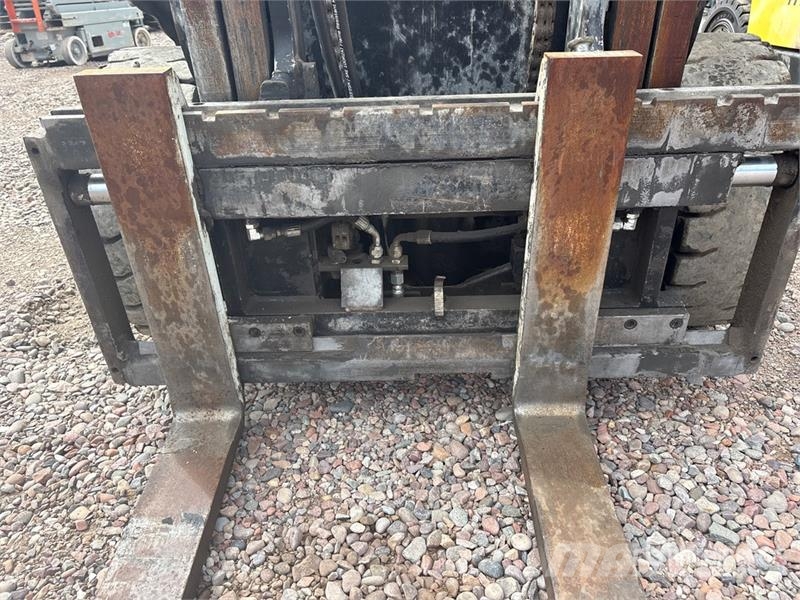 Yale GDP080LJNPBV085 Pneumatic Tire Forklift Forklift trucks - others