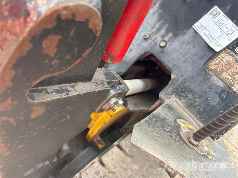 Yale GDP080LJNPBV085 Pneumatic Tire Forklift Forklift trucks - others