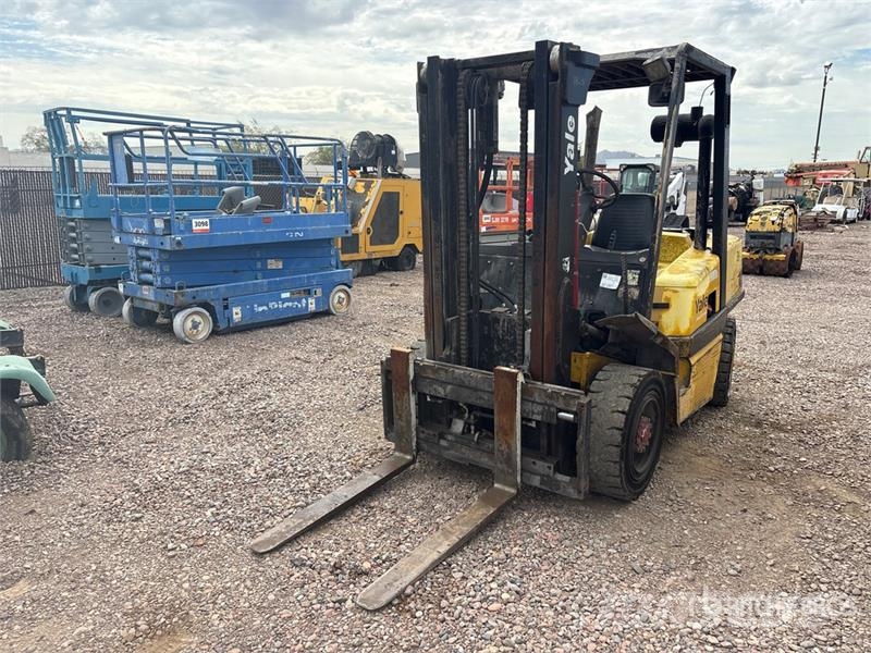 Yale GDP080LJNPBV085 Pneumatic Tire Forklift Forklift trucks - others