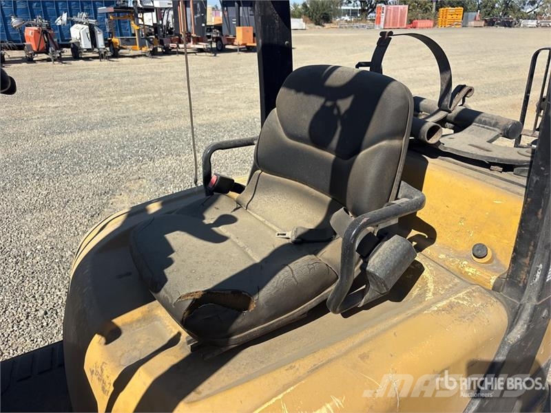 Yale GLC050VX 4800 lb Cushion Tire Forklift Kahveltõstukid - muud