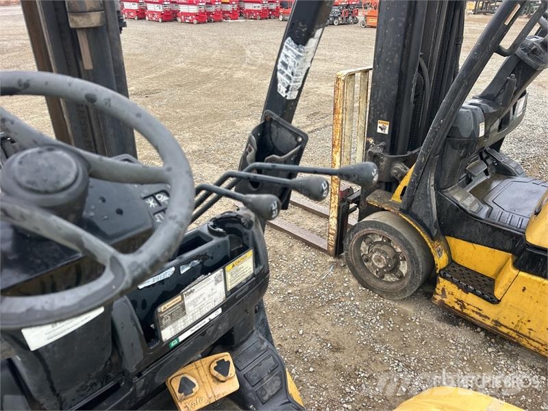 Yale GLP040 3850 lb Cushion Tire Forklift Інше