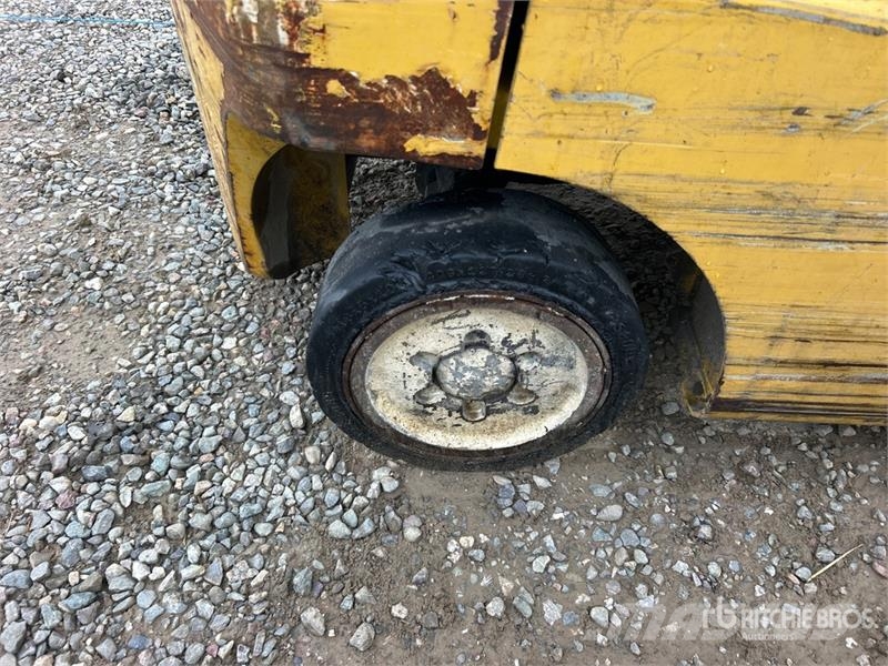 Yale GLP040 3850 lb Cushion Tire Forklift Інше