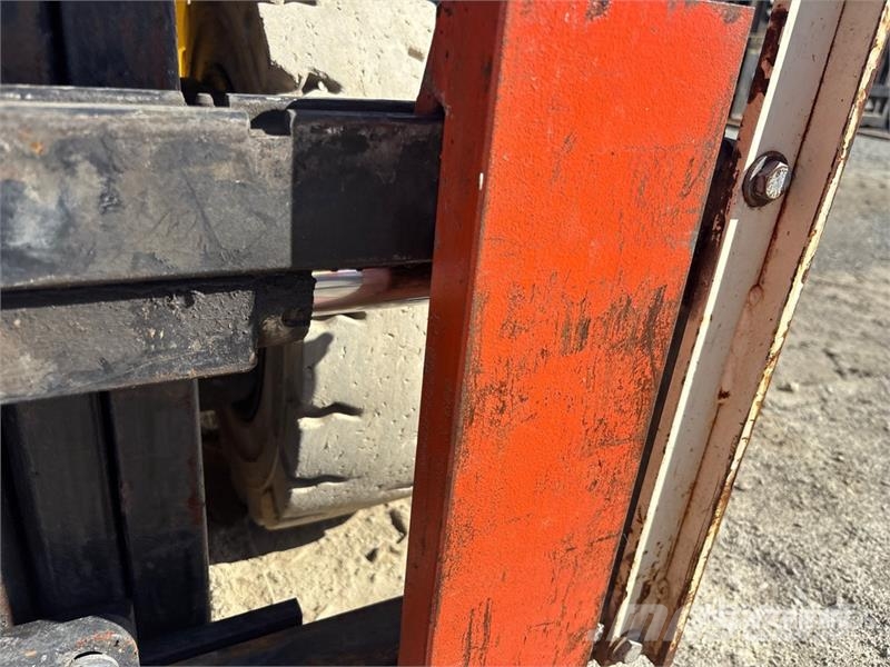 Yale GLP050MXNEAE086 4800 lb Pneumatic Tire Forklift Šakiniai krautuvai - Kita