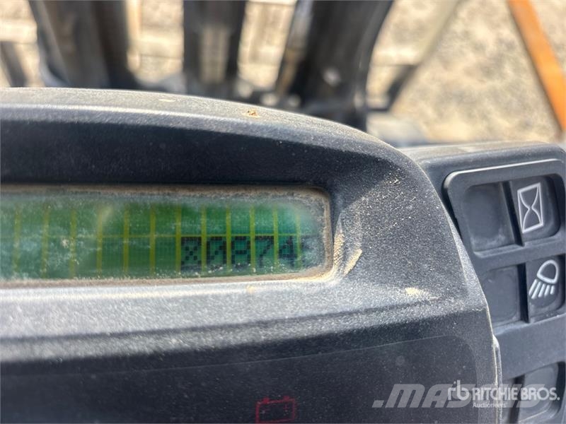 Yale GP050LX 1500 lb Pneumatic Tire Forklift Інше