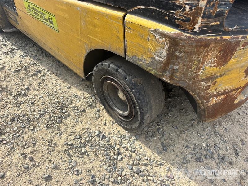Yale GP050LX 1500 lb Pneumatic Tire Forklift Інше