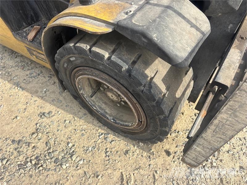 Yale GP050LX 1500 lb Pneumatic Tire Forklift Інше