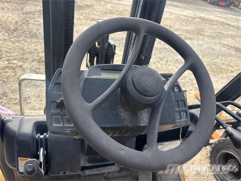 Yale GP050LX 1500 lb Pneumatic Tire Forklift Інше