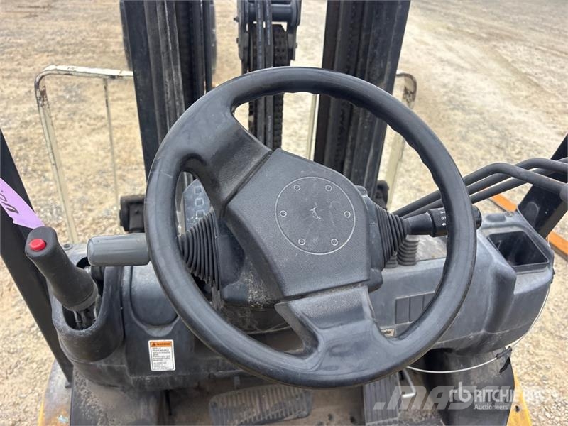 Yale GP050MX 4400 lb Pneumatic Tire Forklift Empilhadeiras - outros