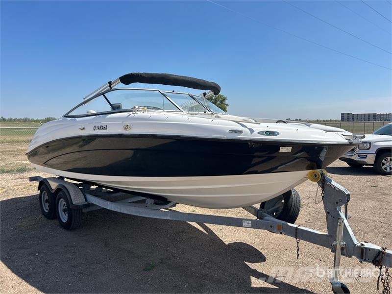 Yamaha AR210 21 ft Jet Boat w/2017 Midwest Trailer Delovni čolni/barže