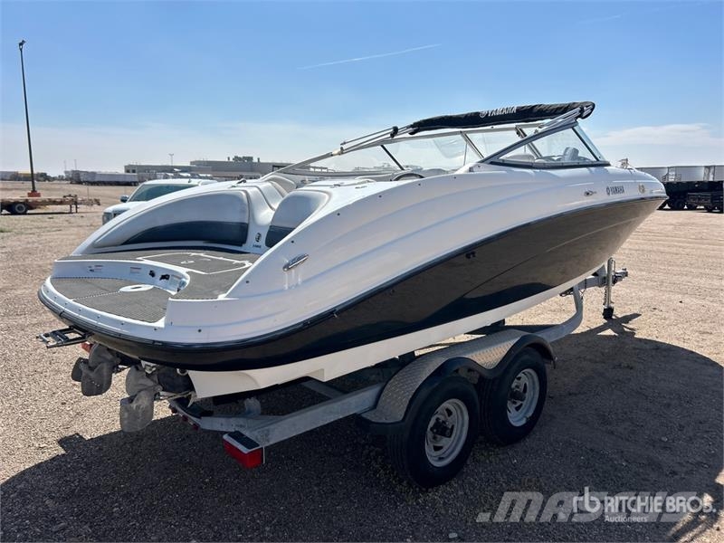 Yamaha AR210 21 ft Jet Boat w/2017 Midwest Trailer Delovni čolni/barže