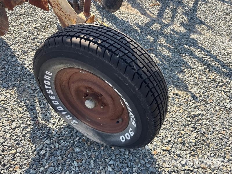 YETTER 180 in 3-Point Fertilizer Bar Sonstige Landmaschinen