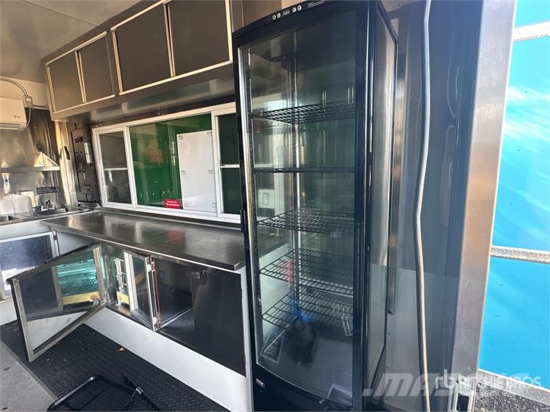 Zago 11 ft T/A Food Concession Trailer مقطورات أخرى