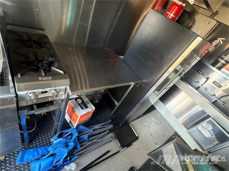Zago 11 ft T/A Food Concession Trailer مقطورات أخرى
