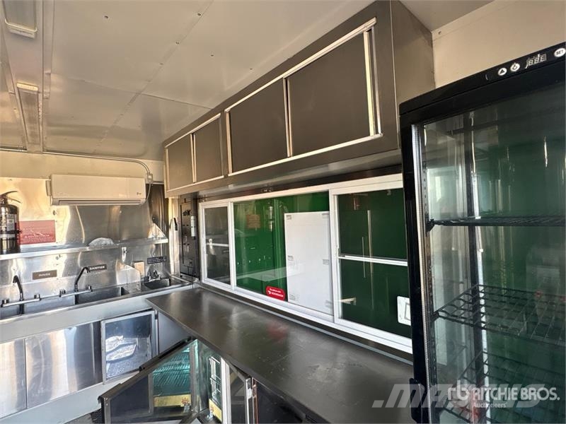 Zago 11 ft T/A Food Concession Trailer مقطورات أخرى