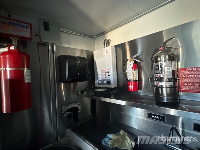 Zago 11 ft T/A Food Concession Trailer مقطورات أخرى
