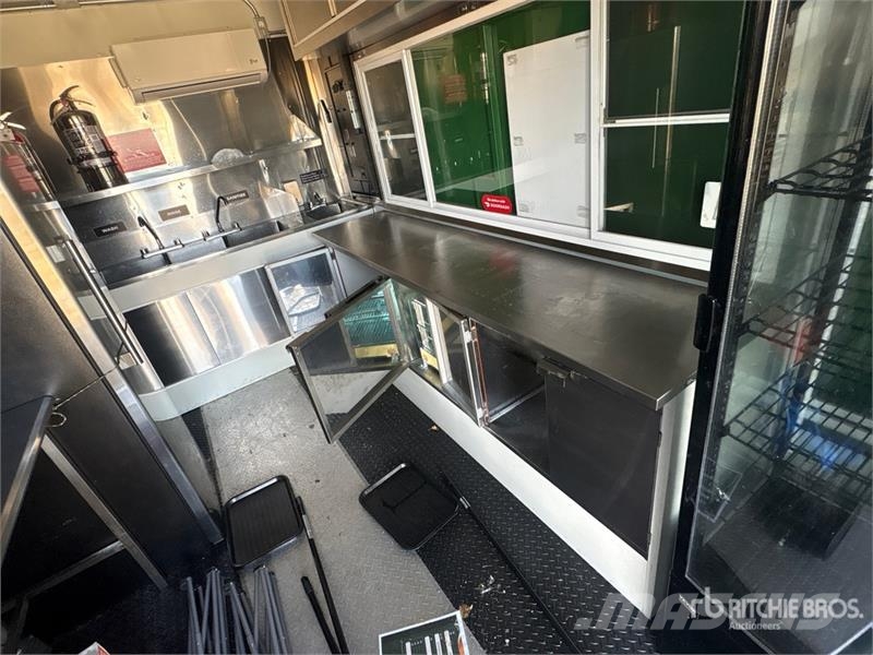 Zago 11 ft T/A Food Concession Trailer مقطورات أخرى