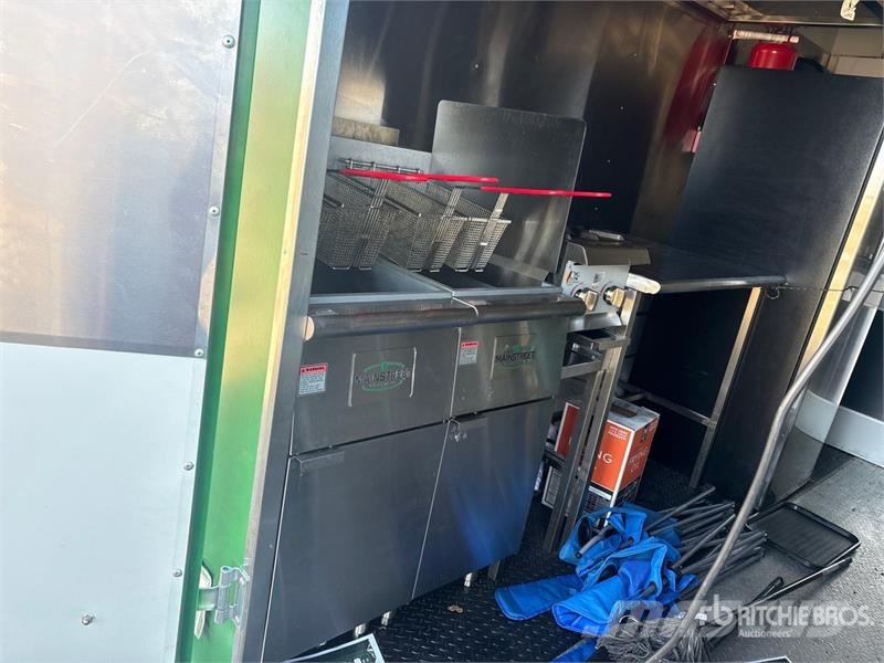 Zago 11 ft T/A Food Concession Trailer مقطورات أخرى